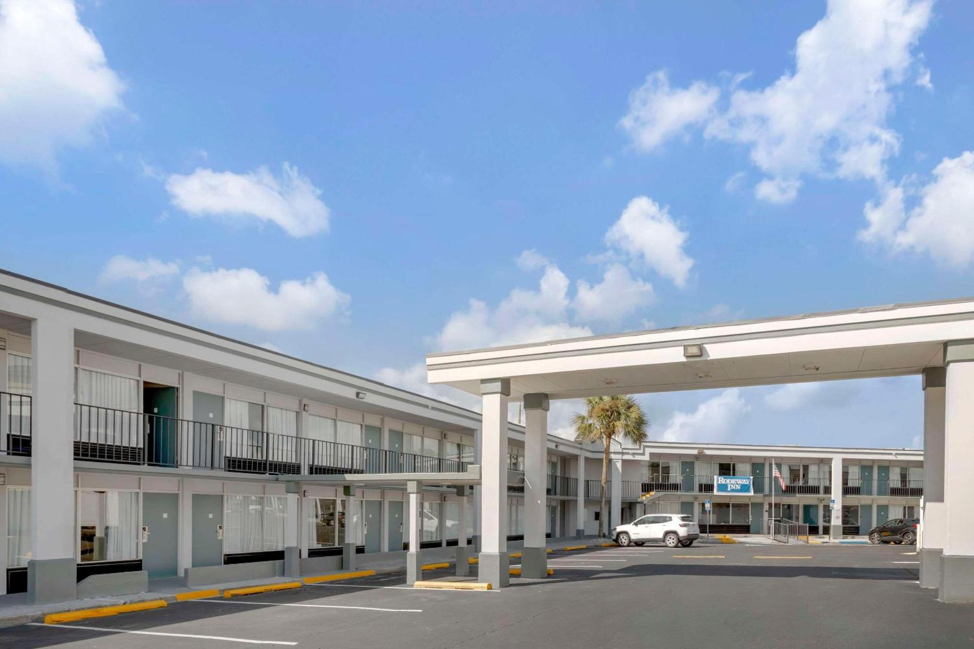 Rodeway Inn Orange Park Exterior photo