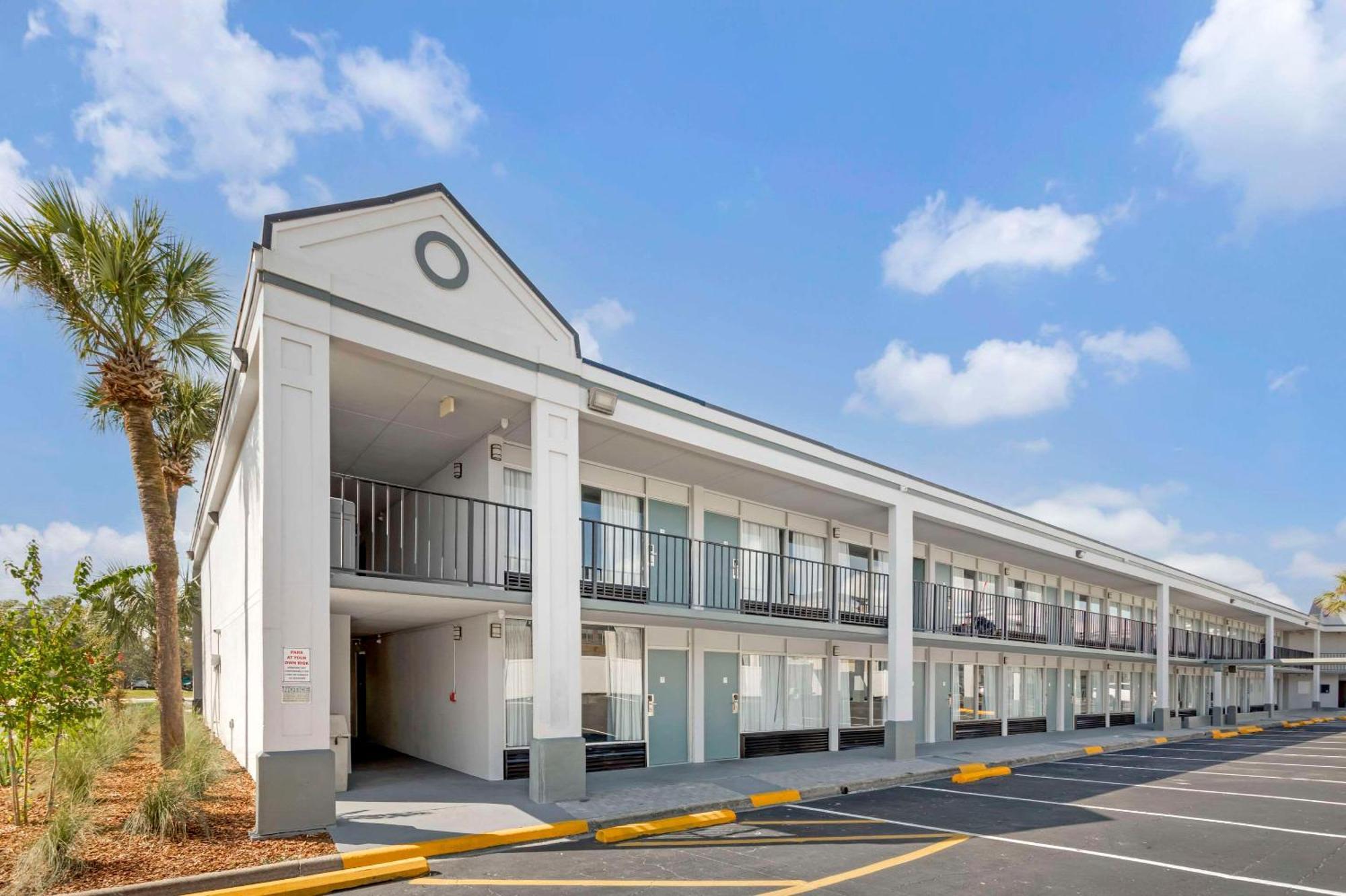 Rodeway Inn Orange Park Exterior photo